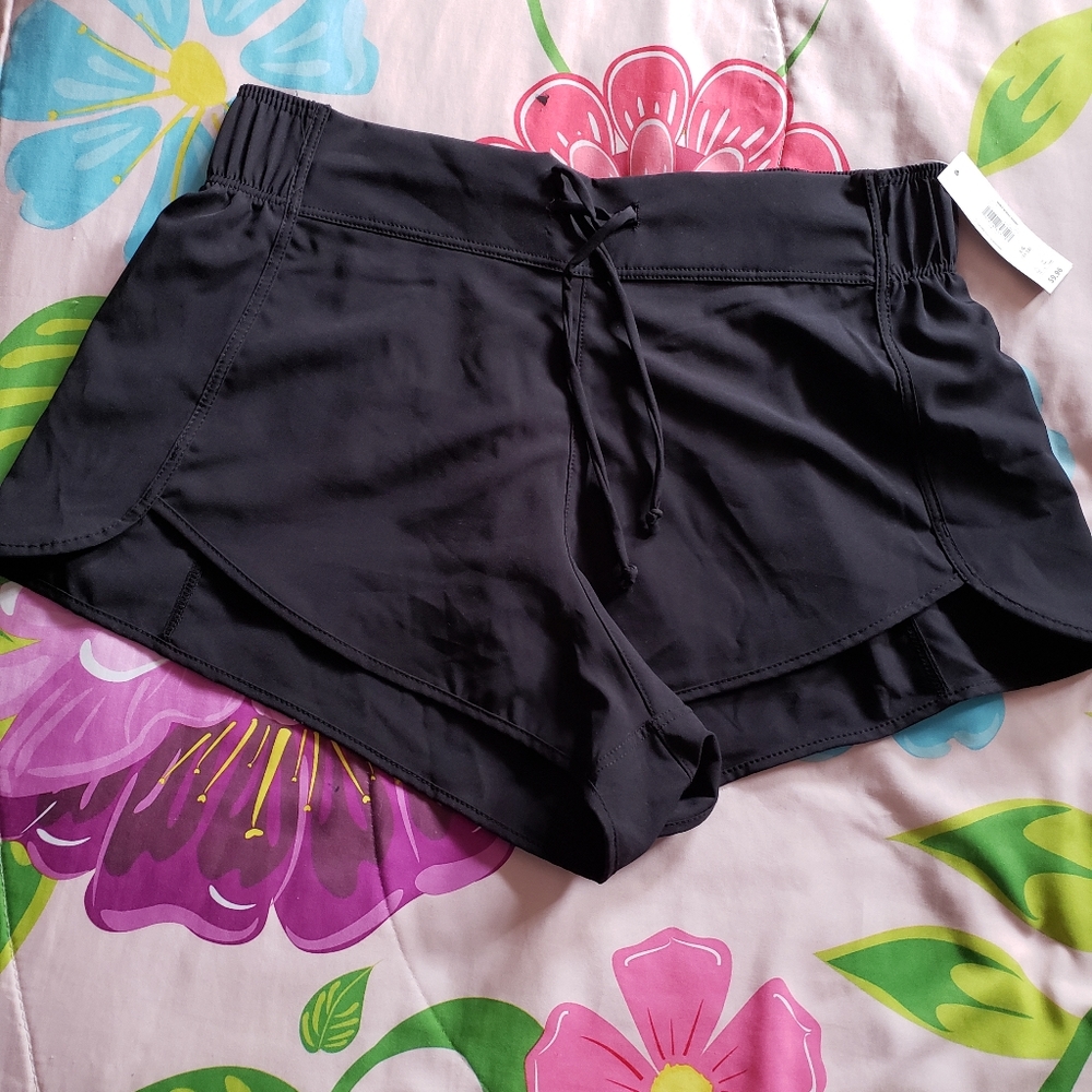 Shorts - Picture 3 of 4